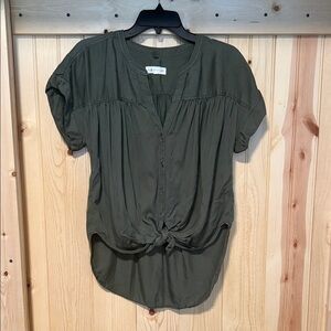 Lou & Grey Olive Tie-Front Short Sleeve Blouse
